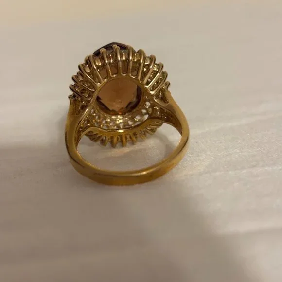 Beautiful Brown Color Ring with Crystals in Gold Tone Setting - size 9.5 - Picture 4 of 16